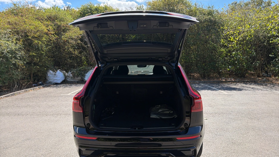 Volvo XC60 2.0 T6 [350] PHEV Plus Black Ed 5dr AWD Geartronic Estate - Image 13