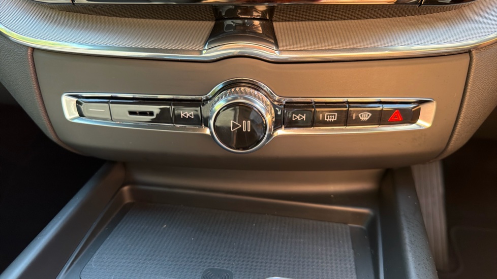 Volvo XC60 2.0 T6 [350] PHEV Plus Black Ed 5dr AWD Geartronic Estate - Image 35