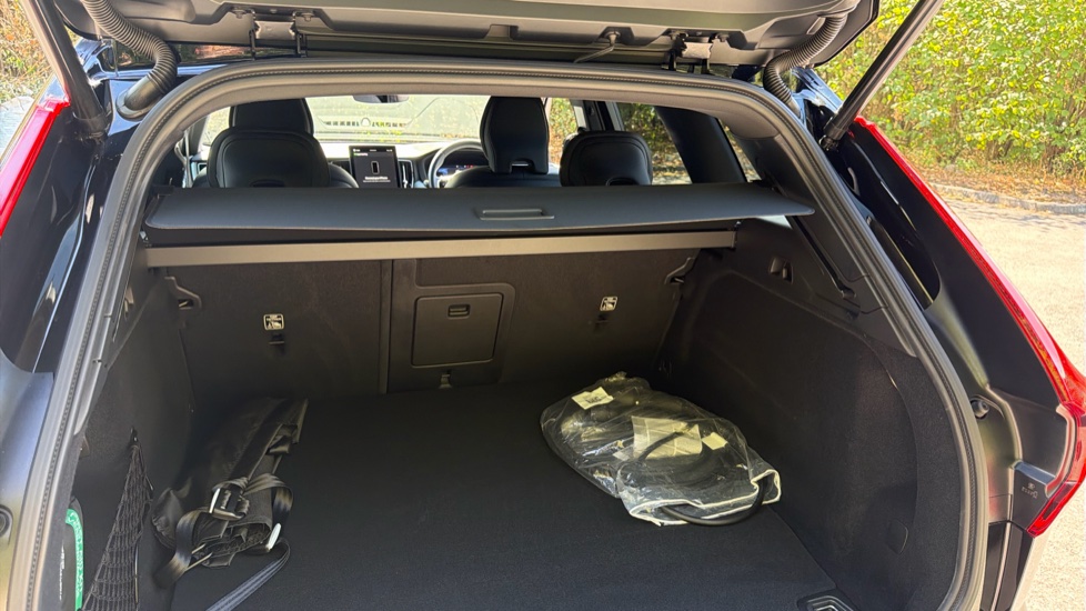 Volvo XC60 2.0 T6 [350] PHEV Plus Black Ed 5dr AWD Geartronic Estate - Image 64