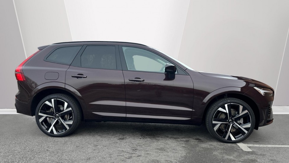 Volvo XC60 2.0 T8 [455] PHEV Ultra Dark 5dr AWD Geartronic Estate - Image 3