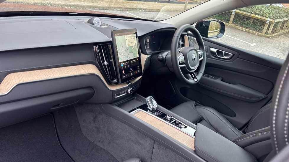 Volvo XC60 2.0 T8 [455] PHEV Ultra Dark 5dr AWD Geartronic Estate - Image 4