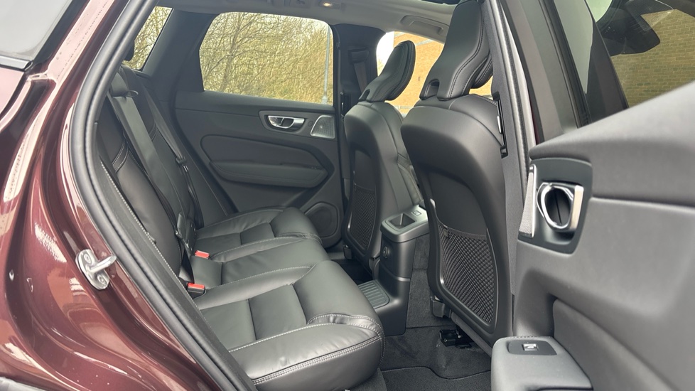 Volvo XC60 2.0 T8 [455] PHEV Ultra Dark 5dr AWD Geartronic Estate - Image 6