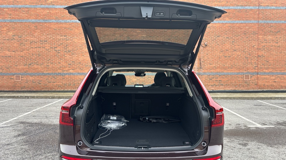 Volvo XC60 2.0 T8 [455] PHEV Ultra Dark 5dr AWD Geartronic Estate - Image 13