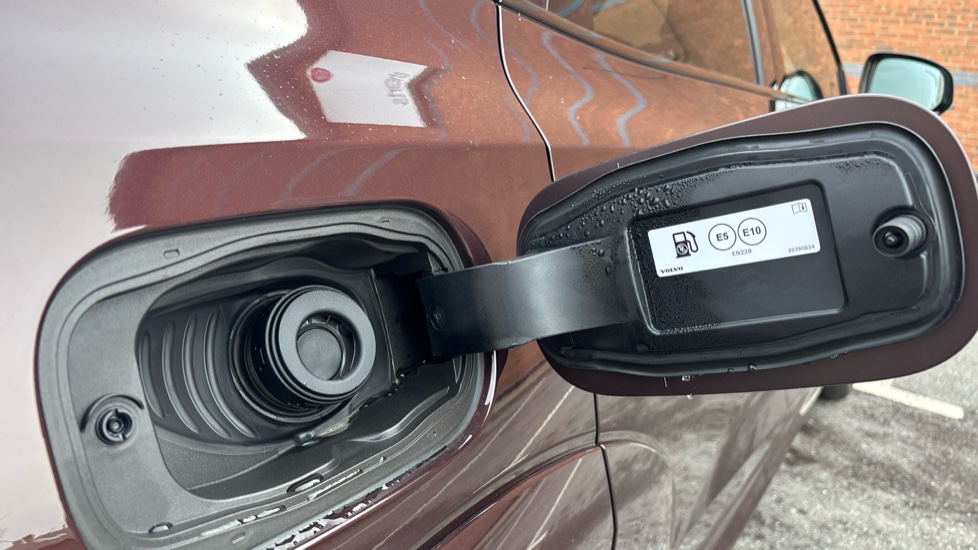 Volvo XC60 2.0 T8 [455] PHEV Ultra Dark 5dr AWD Geartronic Estate - Image 15