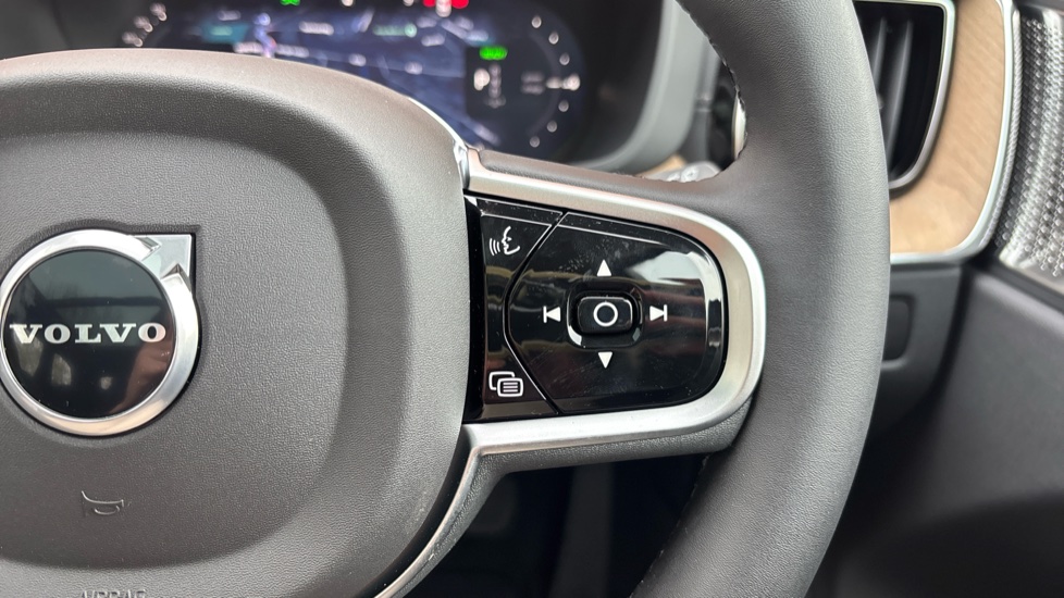 Volvo XC60 2.0 T8 [455] PHEV Ultra Dark 5dr AWD Geartronic Estate - Image 21