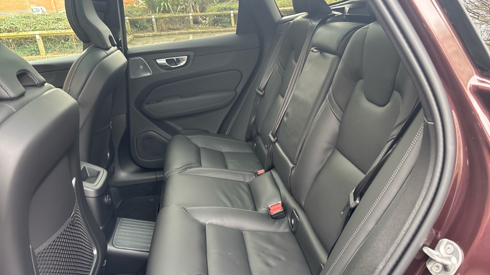Volvo XC60 2.0 T8 [455] PHEV Ultra Dark 5dr AWD Geartronic Estate - Image 32