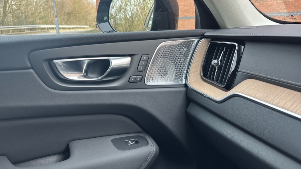 Volvo XC60 2.0 T8 [455] PHEV Ultra Dark 5dr AWD Geartronic Estate - Image 39