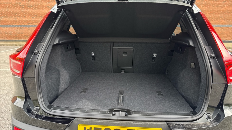 Volvo XC40 2.0 B3P Plus Black Edition 5dr Auto Petrol Estate - Image 13
