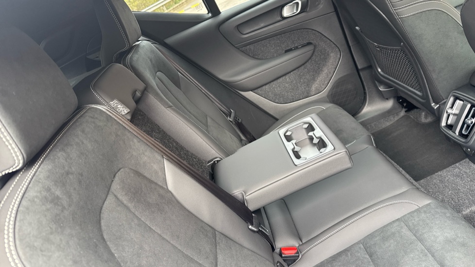 Volvo XC40 2.0 B3P Plus Black Edition 5dr Auto Petrol Estate - Image 16