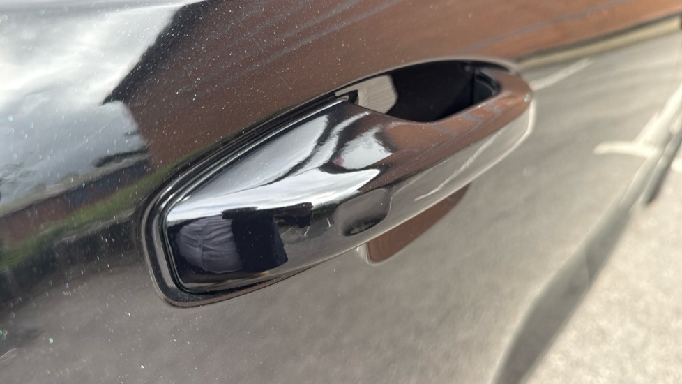 Volvo XC40 2.0 B3P Plus Black Edition 5dr Auto Petrol Estate - Image 19