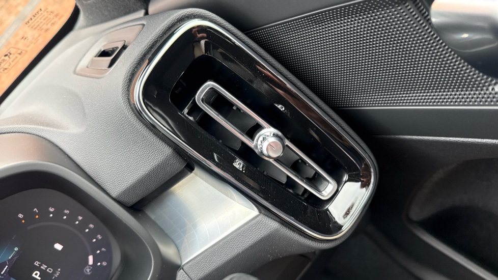 Volvo XC40 2.0 B3P Plus Black Edition 5dr Auto Petrol Estate - Image 29
