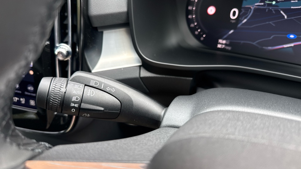 Volvo XC40 2.0 B3P Plus Black Edition 5dr Auto Petrol Estate - Image 32