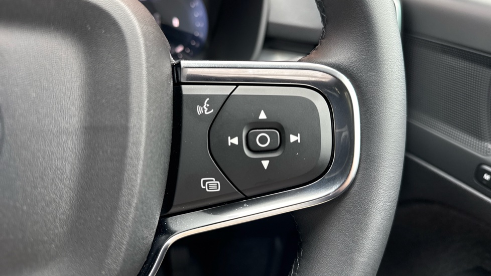 Volvo XC40 2.0 B3P Plus Black Edition 5dr Auto Petrol Estate - Image 33
