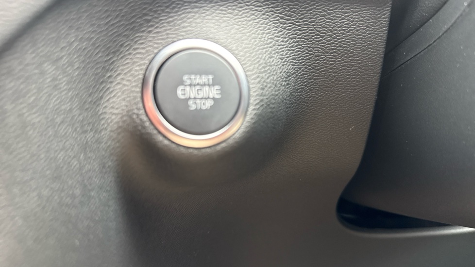 Volvo XC40 2.0 B3P Plus Black Edition 5dr Auto Petrol Estate - Image 36