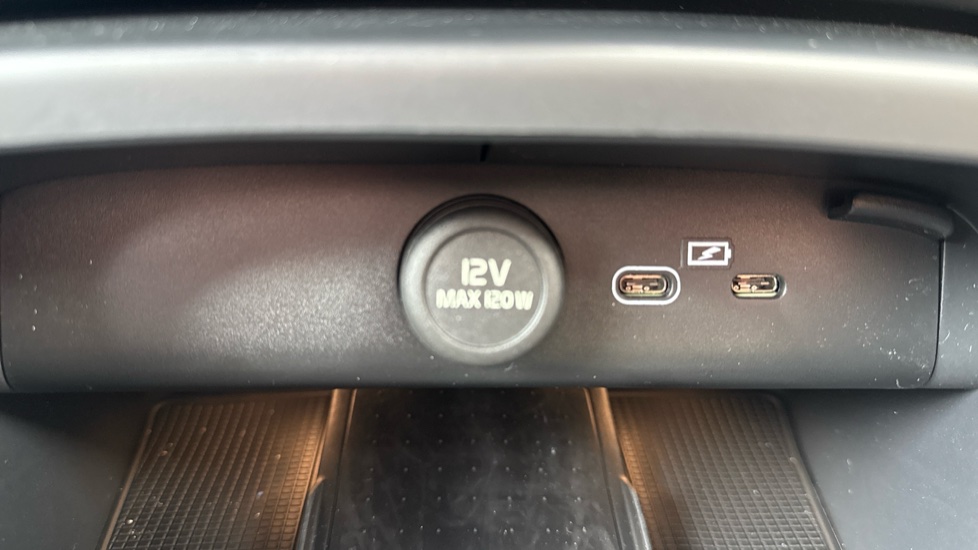 Volvo XC40 2.0 B3P Plus Black Edition 5dr Auto Petrol Estate - Image 50