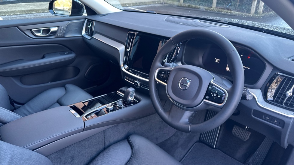 Volvo V60 2.0 T8 [455] PHEV Ultra Dark 5dr AWD Auto Estate - Image 4