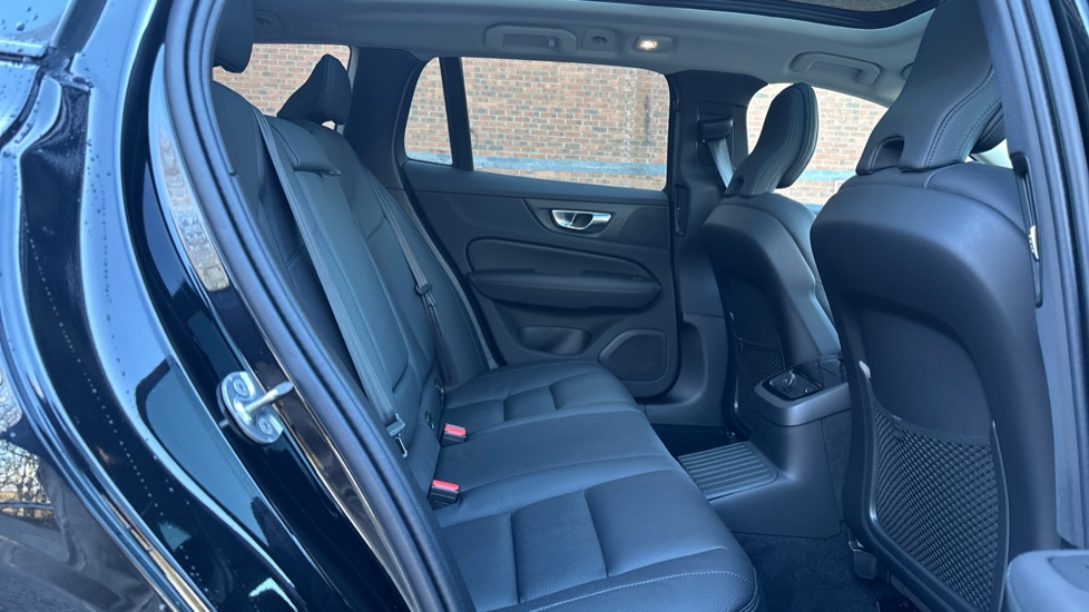 Volvo V60 2.0 T8 [455] PHEV Ultra Dark 5dr AWD Auto Estate - Image 6