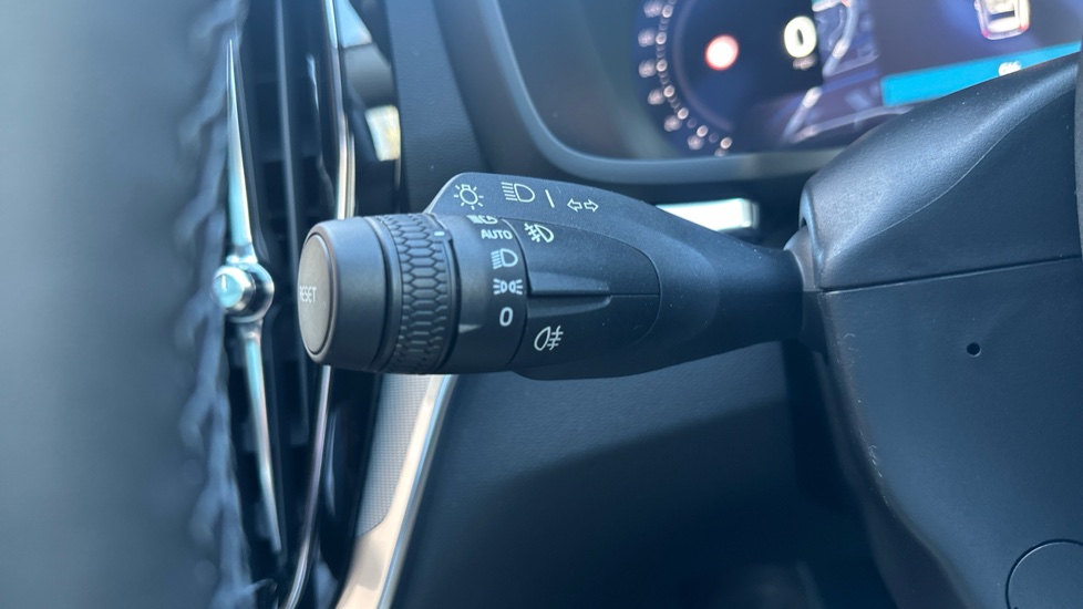 Volvo V60 2.0 T8 [455] PHEV Ultra Dark 5dr AWD Auto Estate - Image 19