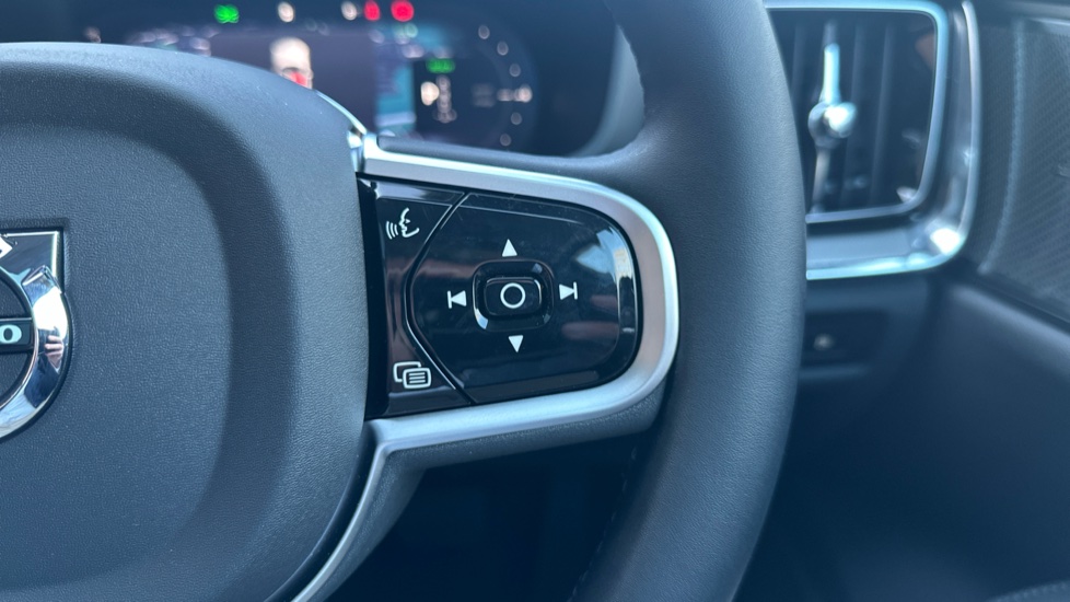 Volvo V60 2.0 T8 [455] PHEV Ultra Dark 5dr AWD Auto Estate - Image 21