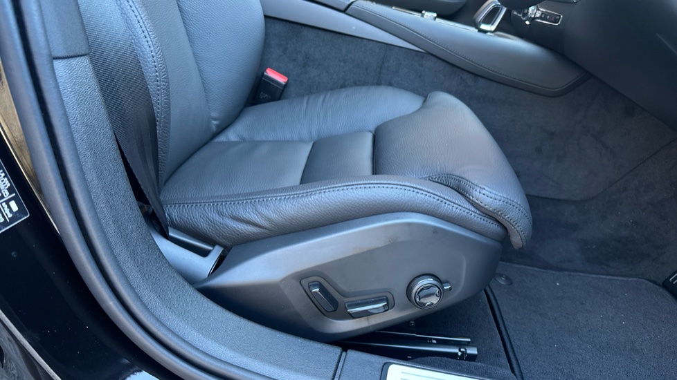 Volvo V60 2.0 T8 [455] PHEV Ultra Dark 5dr AWD Auto Estate - Image 29