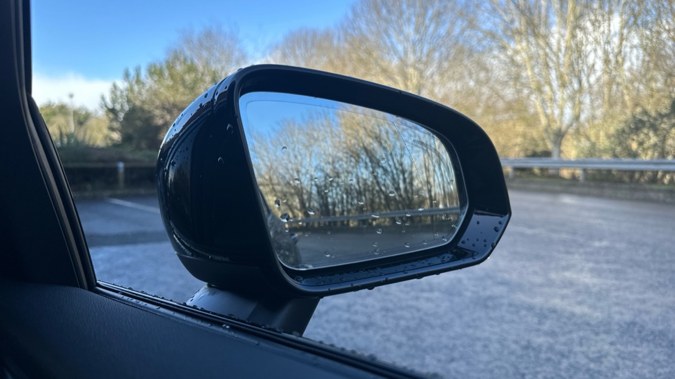 Volvo V60 2.0 T8 [455] PHEV Ultra Dark 5dr AWD Auto Estate - Image 31