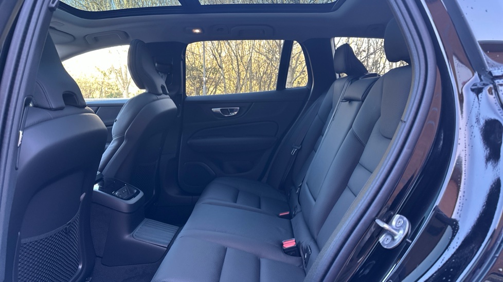 Volvo V60 2.0 T8 [455] PHEV Ultra Dark 5dr AWD Auto Estate - Image 32