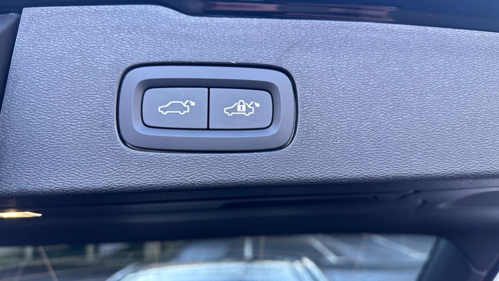 Volvo V60 2.0 T8 [455] PHEV Ultra Dark 5dr AWD Auto Estate - Image 34