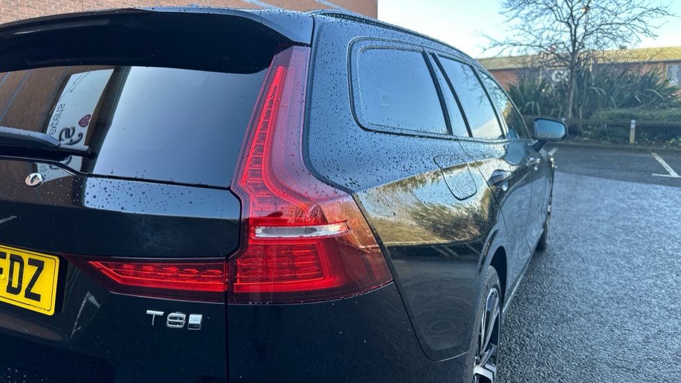 Volvo V60 2.0 T8 [455] PHEV Ultra Dark 5dr AWD Auto Estate - Image 41