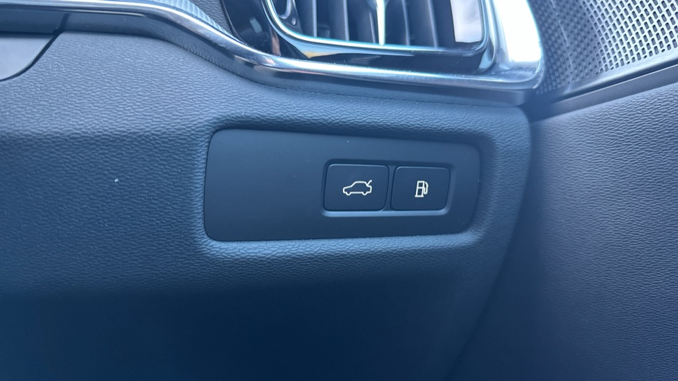 Volvo V60 2.0 T8 [455] PHEV Ultra Dark 5dr AWD Auto Estate - Image 50