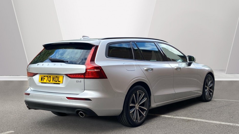 Volvo V60 2.0 B4P Momentum 5dr Auto Petrol Estate - Image 2