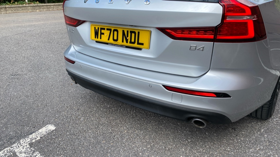 Volvo V60 2.0 B4P Momentum 5dr Auto Petrol Estate - Image 21