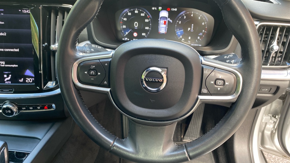 Volvo V60 2.0 B4P Momentum 5dr Auto Petrol Estate - Image 24