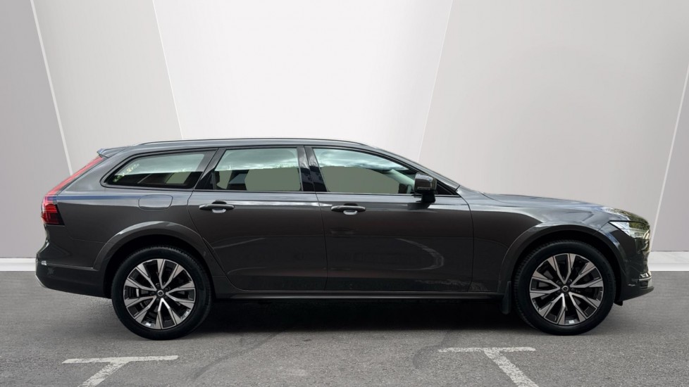 Volvo V90 2.0 B5D Cross Country 5dr AWD Auto Diesel Estate - Image 3