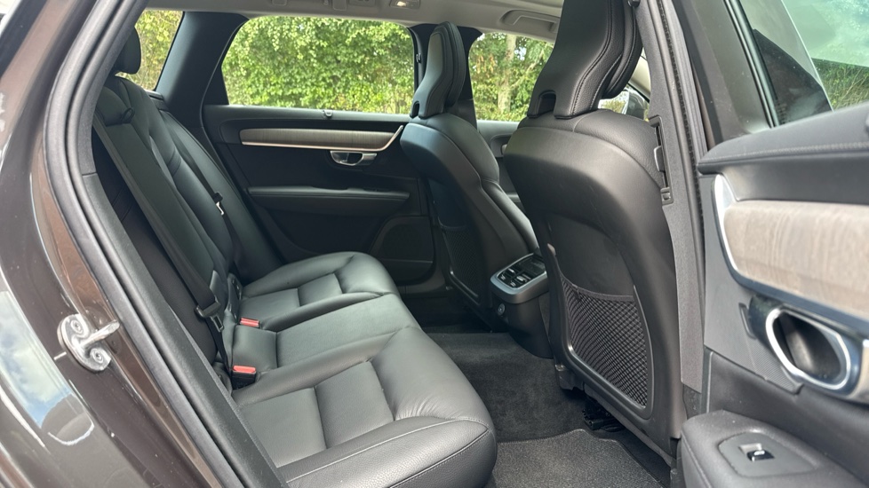Volvo V90 2.0 B5D Cross Country 5dr AWD Auto Diesel Estate - Image 6