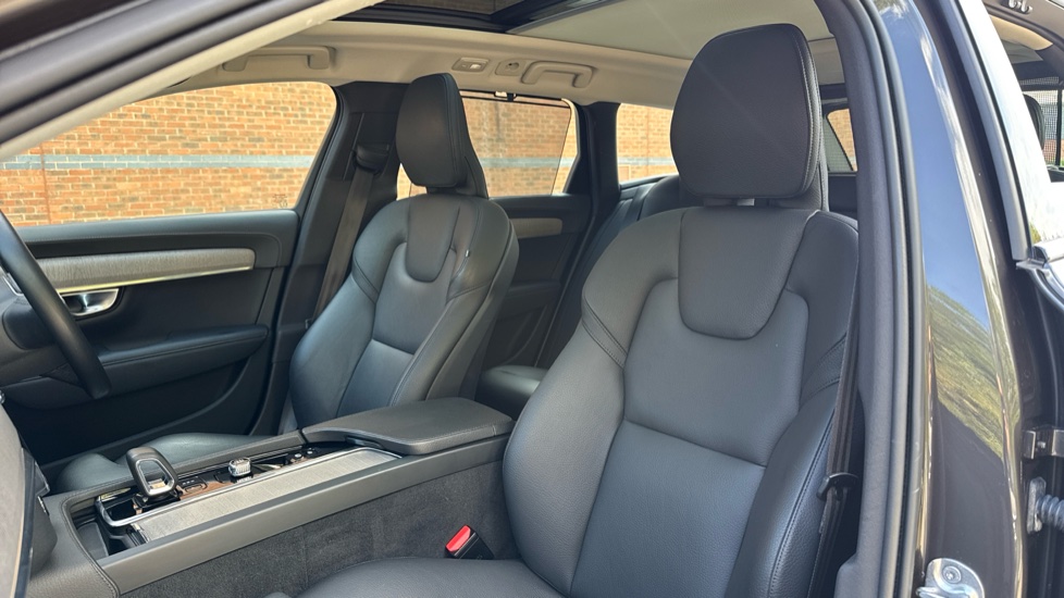 Volvo V90 2.0 B5D Cross Country 5dr AWD Auto Diesel Estate - Image 33