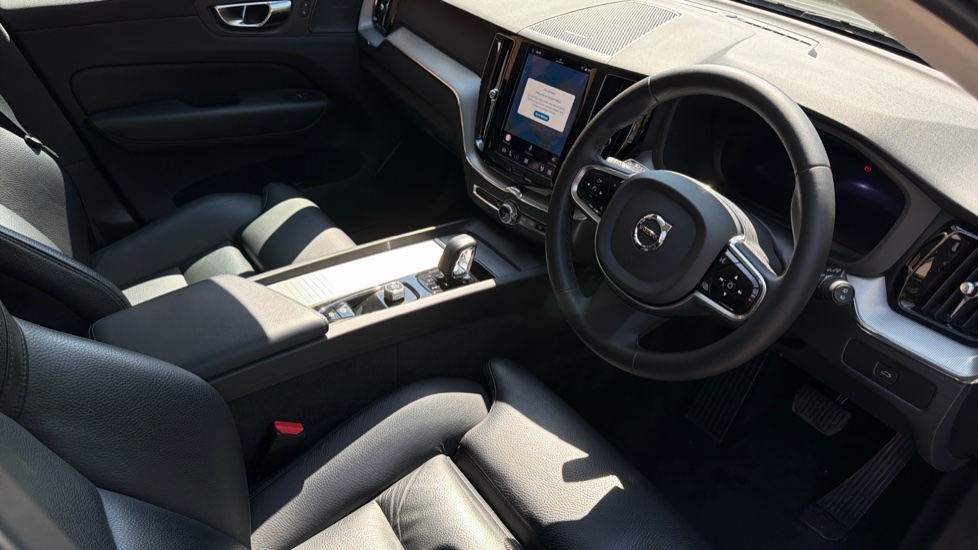 Volvo XC60 2.0 B4P Plus Dark 5dr Geartronic Petrol Estate - Image 4