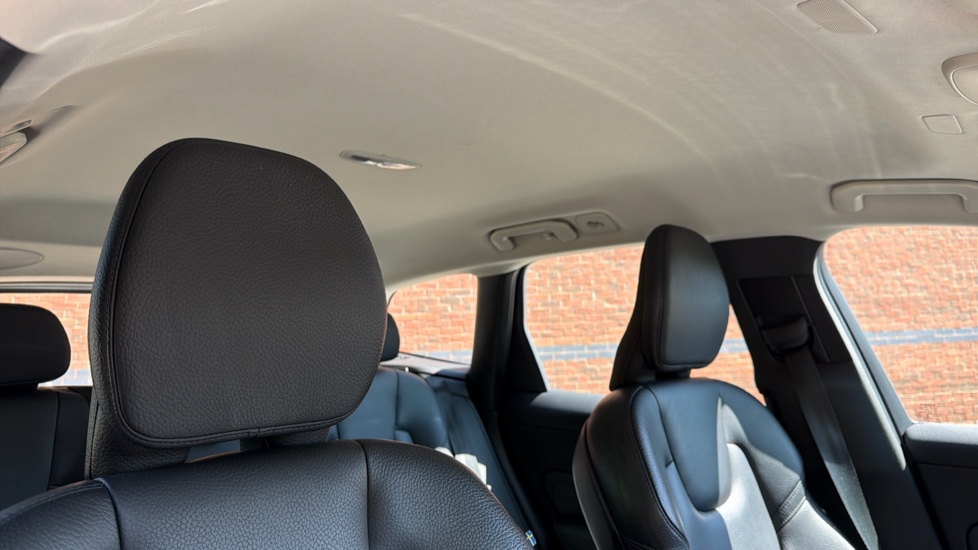 Volvo XC60 2.0 B4P Plus Dark 5dr Geartronic Petrol Estate - Image 30