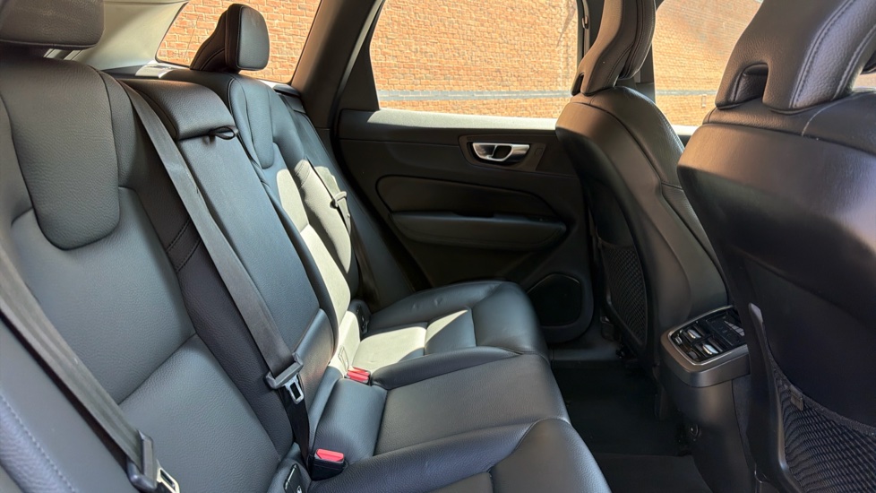 Volvo XC60 2.0 B4P Plus Dark 5dr Geartronic Petrol Estate - Image 32