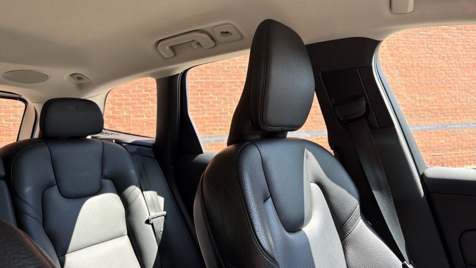 Volvo XC60 2.0 B4P Plus Dark 5dr Geartronic Petrol Estate - Image 53
