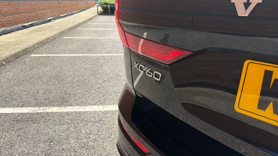 Volvo XC60 2.0 B4P Plus Dark 5dr Geartronic Petrol Estate - Image 58