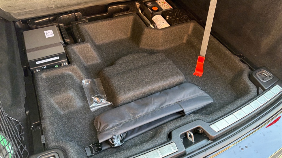 Volvo XC60 2.0 B4P Plus Dark 5dr Geartronic Petrol Estate - Image 62