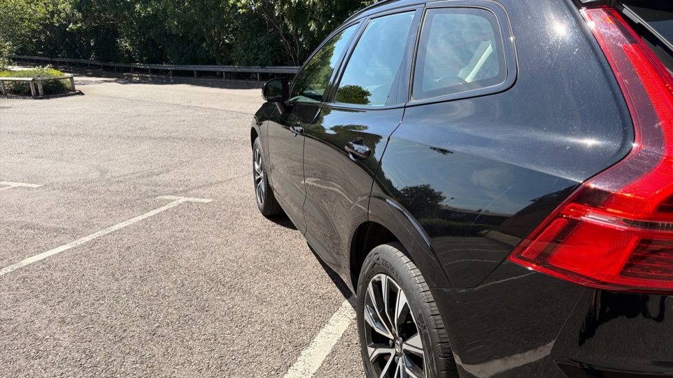 Volvo XC60 2.0 B4P Plus Dark 5dr Geartronic Petrol Estate - Image 63