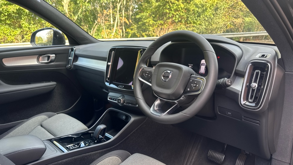 Volvo XC40 2.0 B3P Plus Dark 5dr Auto Petrol Estate - Image 4