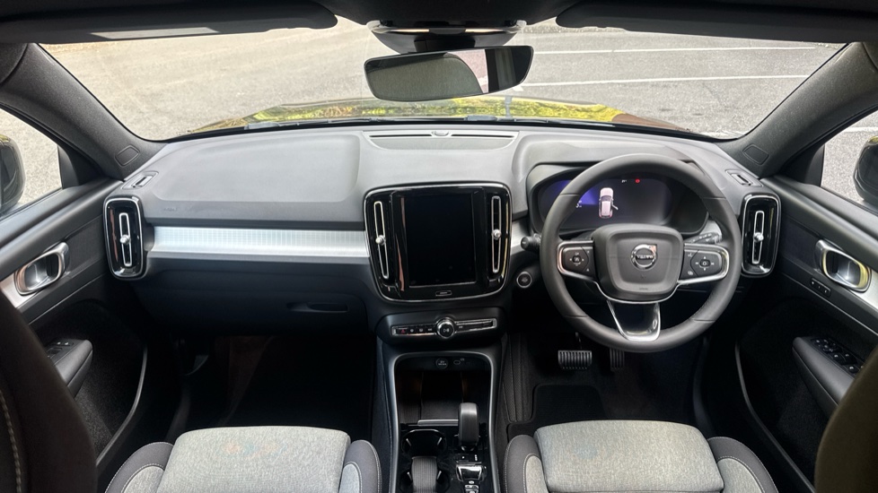 Volvo XC40 2.0 B3P Plus Dark 5dr Auto Petrol Estate - Image 5