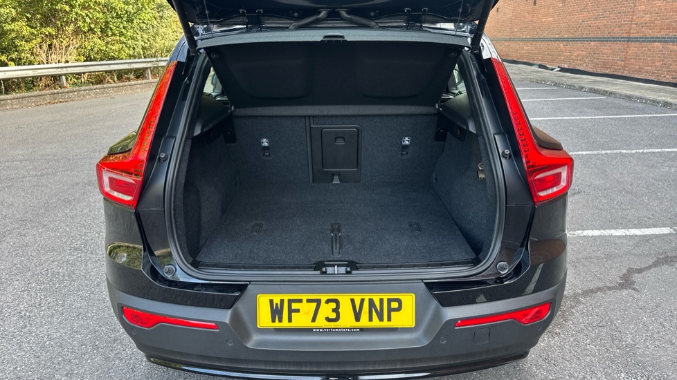 Volvo XC40 2.0 B3P Plus Dark 5dr Auto Petrol Estate - Image 13