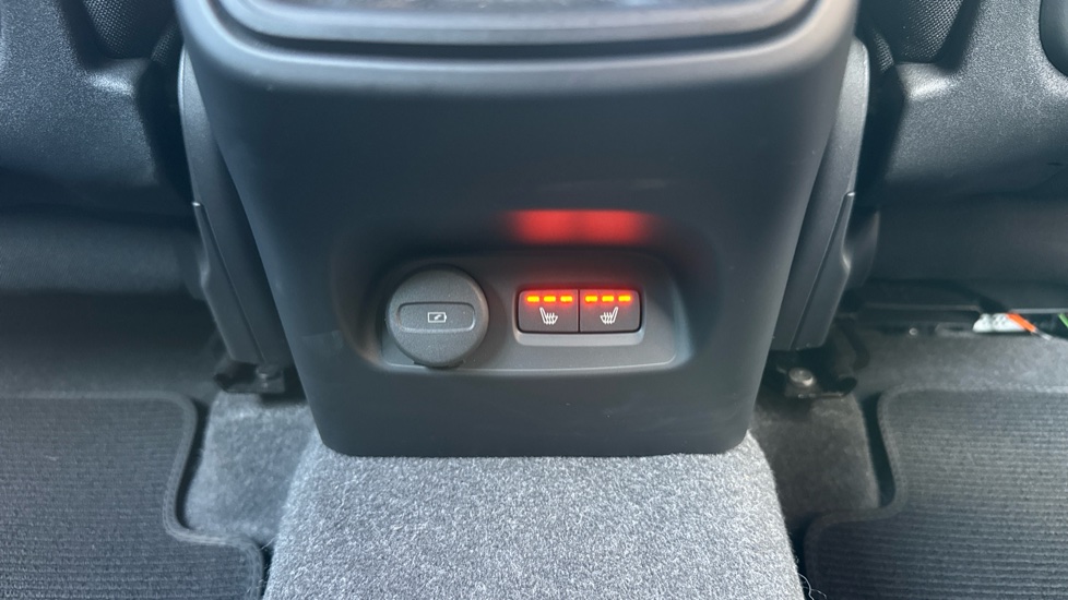 Volvo XC40 2.0 B3P Plus Dark 5dr Auto Petrol Estate - Image 25