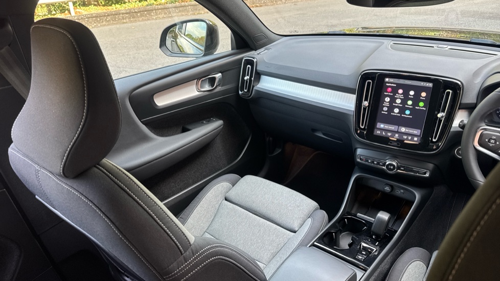 Volvo XC40 2.0 B3P Plus Dark 5dr Auto Petrol Estate - Image 26