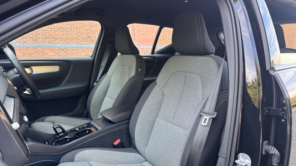 Volvo XC40 2.0 B3P Plus Dark 5dr Auto Petrol Estate - Image 29