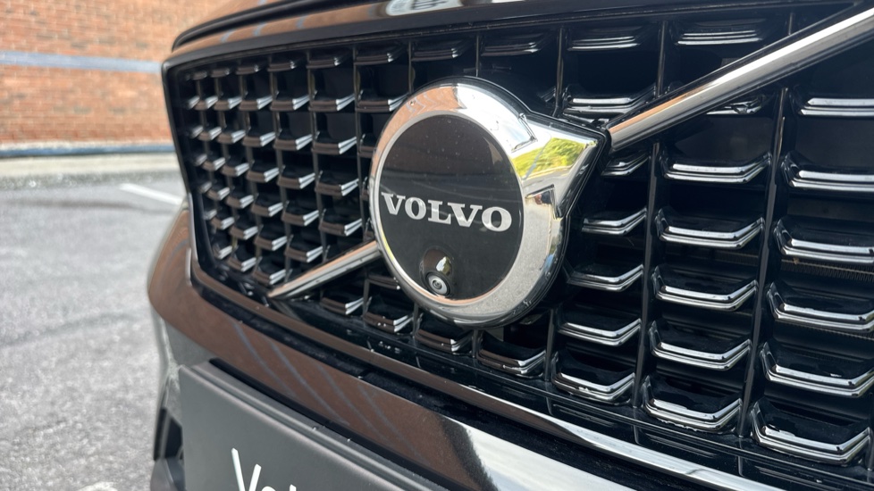 Volvo XC40 2.0 B3P Plus Dark 5dr Auto Petrol Estate - Image 30