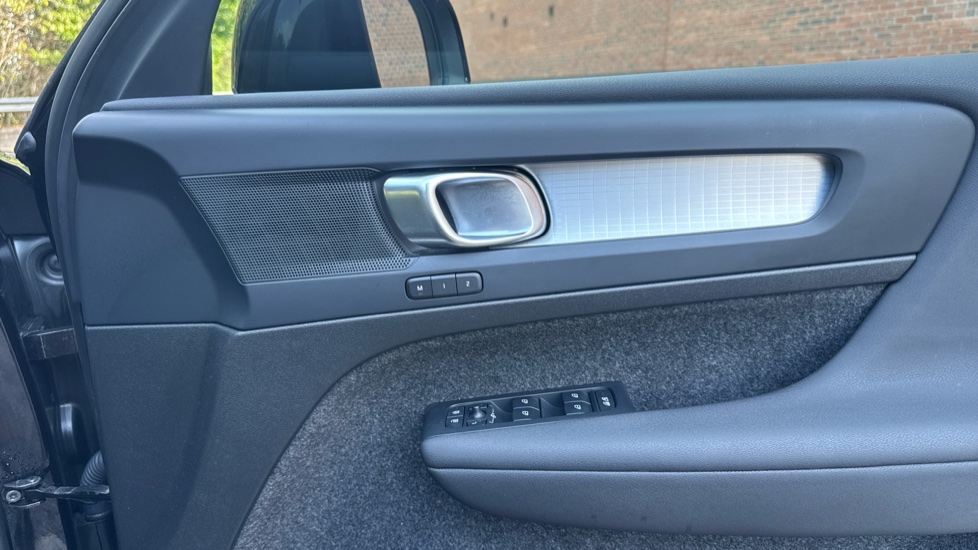 Volvo XC40 2.0 B3P Plus Dark 5dr Auto Petrol Estate - Image 32